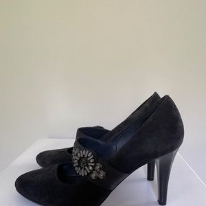 Tahari black suede heels.  Size 8